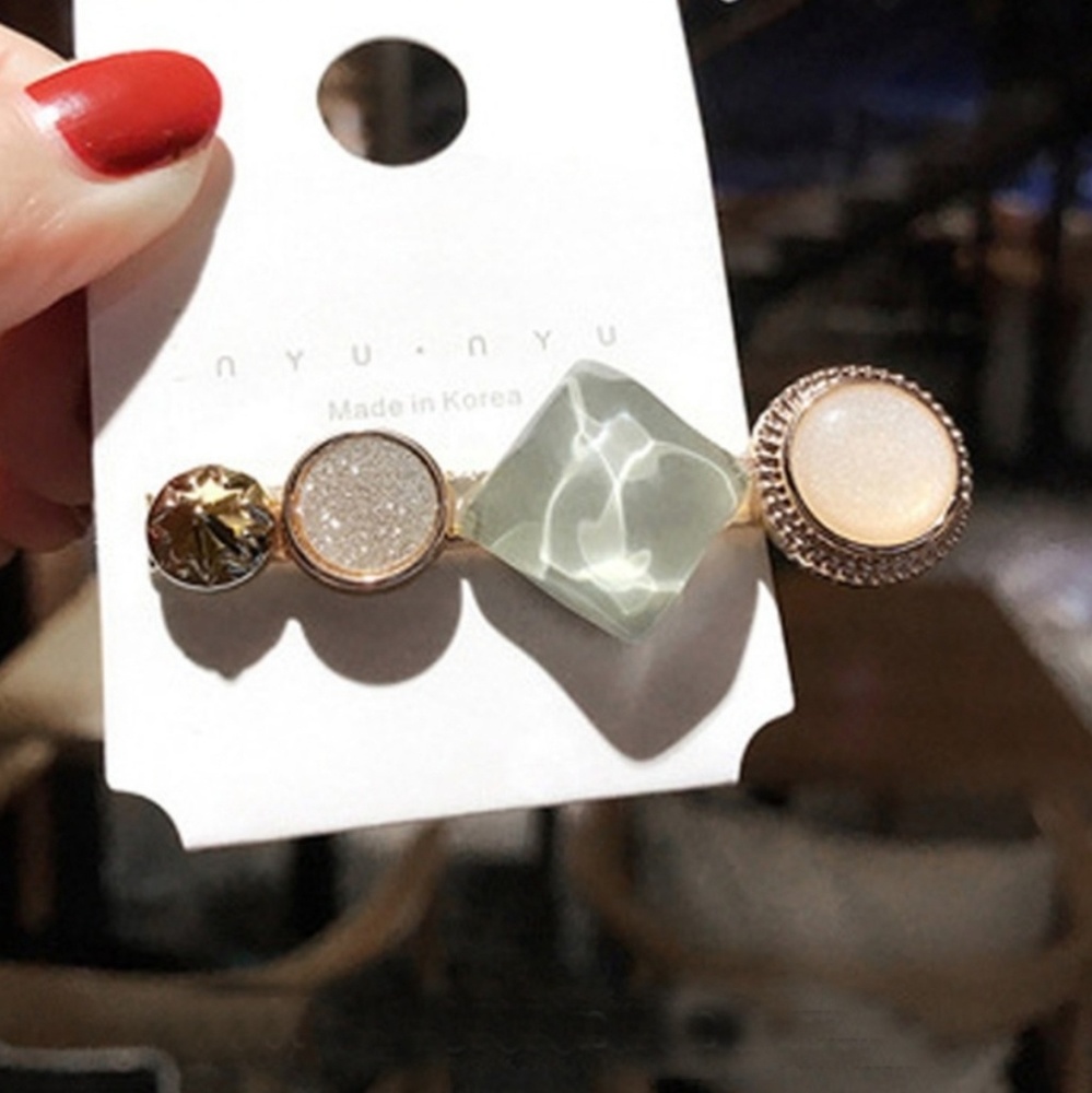 Vintage Look Krystal Hair Clips - Picture 3 of 4
